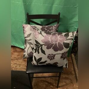 Raymour & Flanigan Floral Throw Pillow Set – 2 Pillows